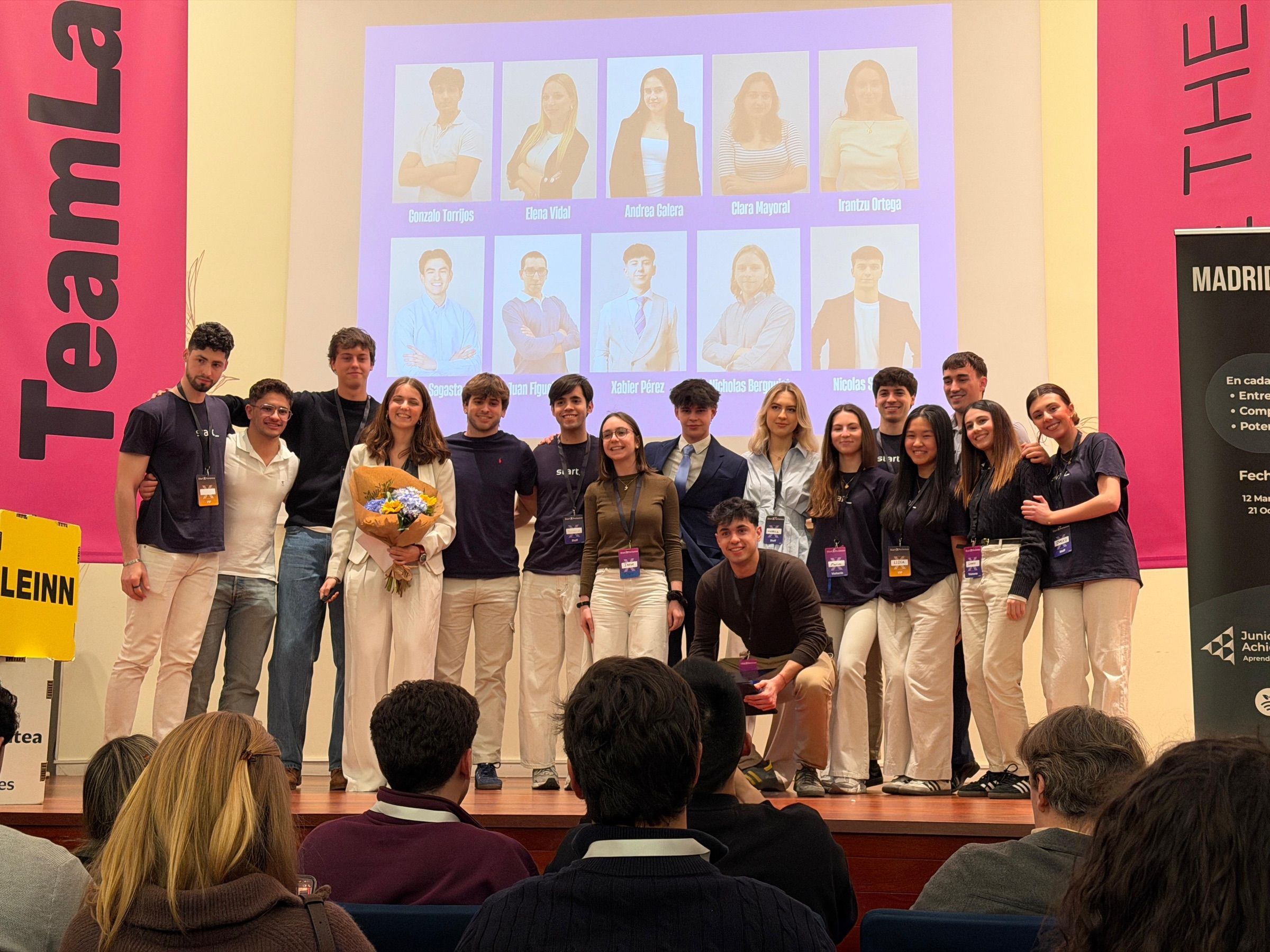 El equipo de Start en el escenario de StartXperience
